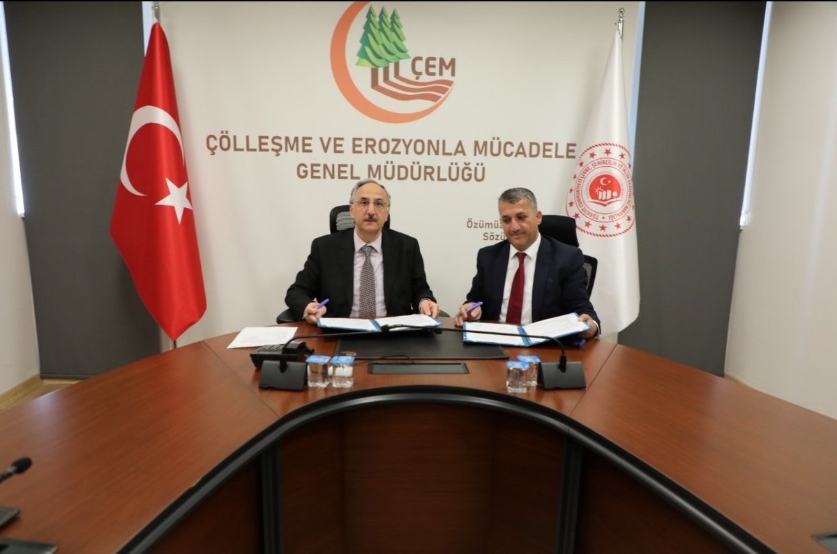 cemgovtr's tweet photo. 🌳 Türkiye’nin Karbon Geleceğine Yeşil İmza!
Konya İli Selçuklu İlçesi’nde hayata geçecek #Ağaçlandırma projesiyle yeni #KarbonYutakları oluşturuyoruz.
💚 2053 Net Sıfır hedefine bir adım daha!🌱
#İklimDeğişikliği @csbgovtr #YeşilDönüşüm
https://t.co/jDN7Rop3T1 https://t.co/Cs8Nq2Y3DO