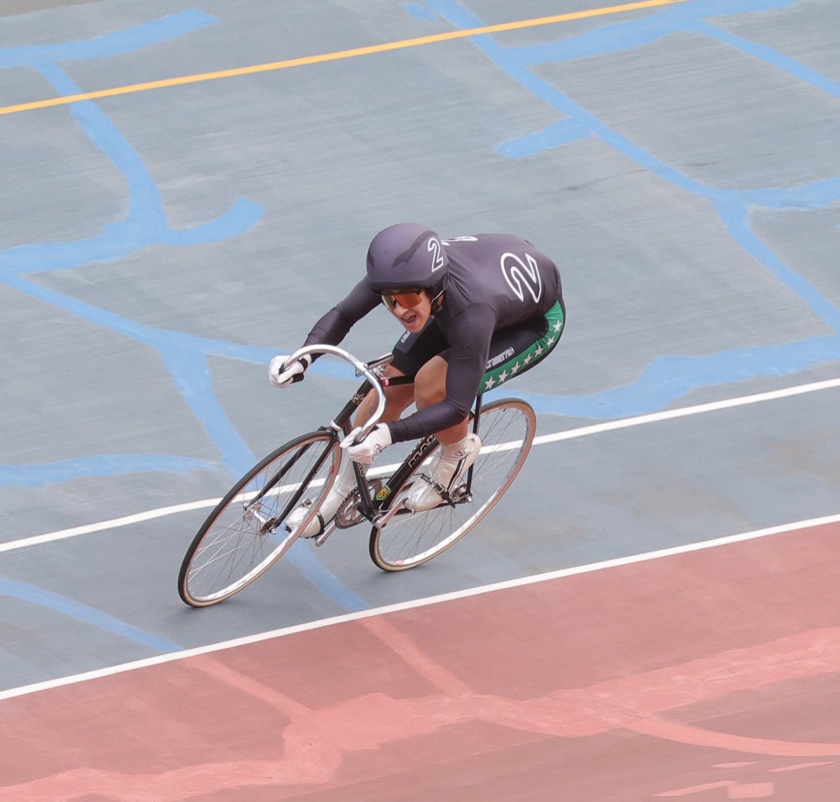 a_to_m005's tweet image. 開門が9時40分だったから
チャレンジの決勝見れたよ🚲
地元の上杉くんの優勝🎊
#福井競輪
#モーニング
#最終日
#チャレンジ
#優勝
#地元
#上杉有弘 選手