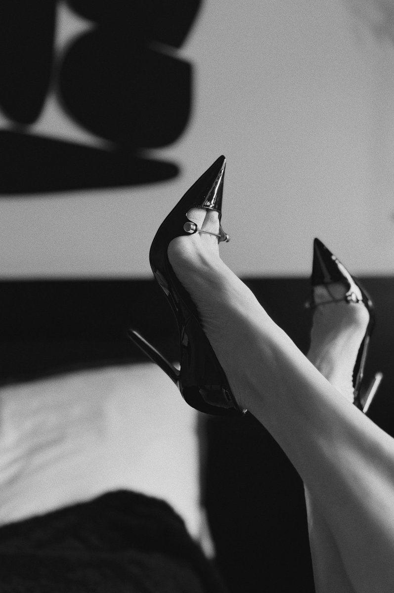 temptress_w's tweet photo. my killer heels are killing you as well 

#goddess #mistress #dominatrix #domme #femmefatal #toecleavage #feet #fetish #worship #petit #Asian #femdom #Asianmistress #女S #女dom #bdsm #macau https://t.co/JOZHpmsPKS