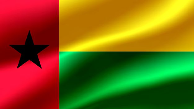 Il y a 52 ans aujourd’hui, la Guinée Bissau arrachait son indépendance. Honneur à Amílcar Cabral, Titina Sila et à nos ancêtres. Honneur à celles et ceux qui ont tout risqué pour notre liberté. Que leur combat ne soit jamais oublié et continue d’inspirer

Viva Guiné Bissau 🇬🇼