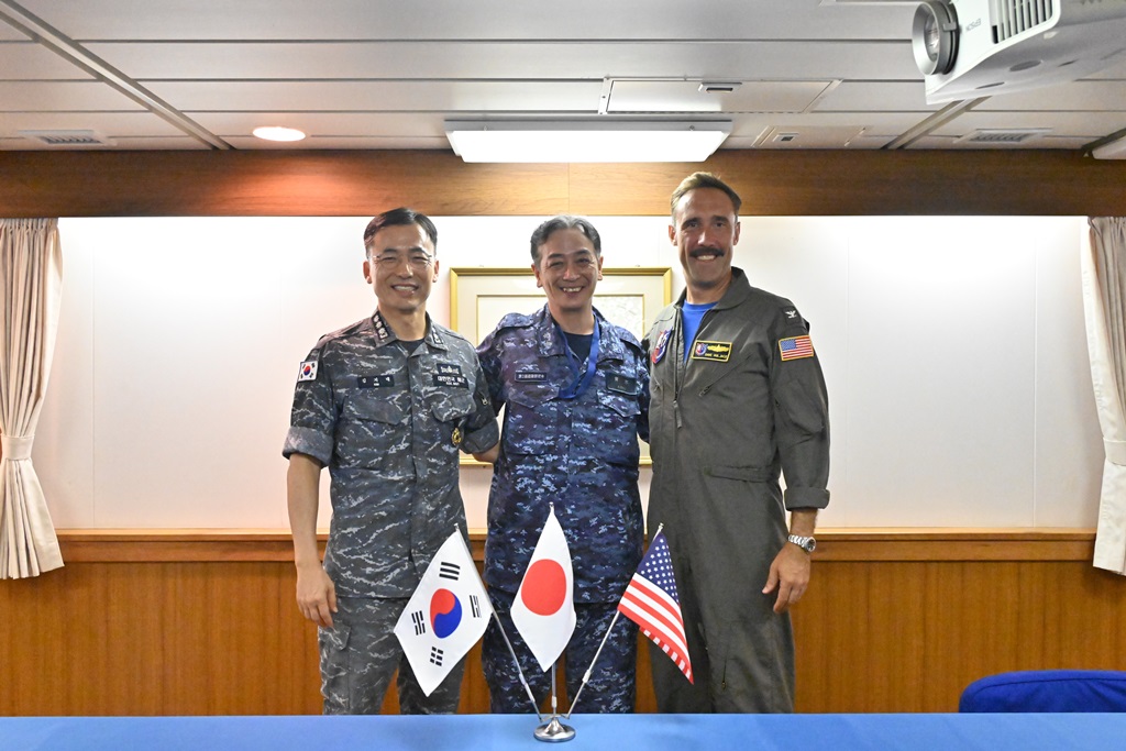 9月15日～19日、護衛艦「＃ひゅうが」、「＃はぐろ」は東シナ海及び