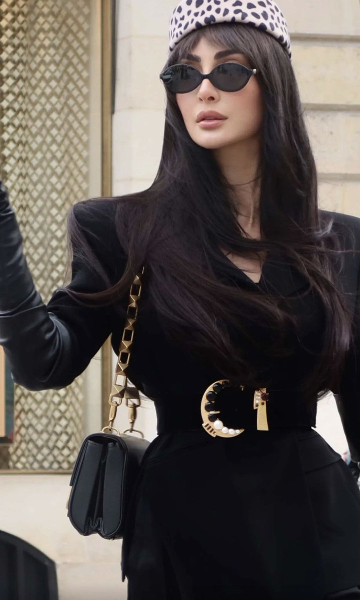 غيرة المرأه يعشقها الرجل(الصادق) في الحب.
ويكرهها الرجل (المستهتر ) ويراها قلة ثقه .!