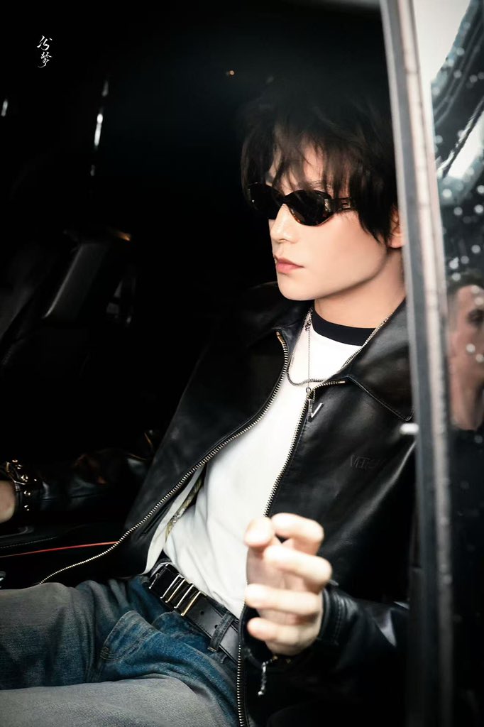 yohoon2002's tweet photo. A very beautiful face

DING YUXI x VERSACE GBA
#DingYuxi
#DingYuxixVersace
#versace
@Versace https://t.co/IDmDg6MG39