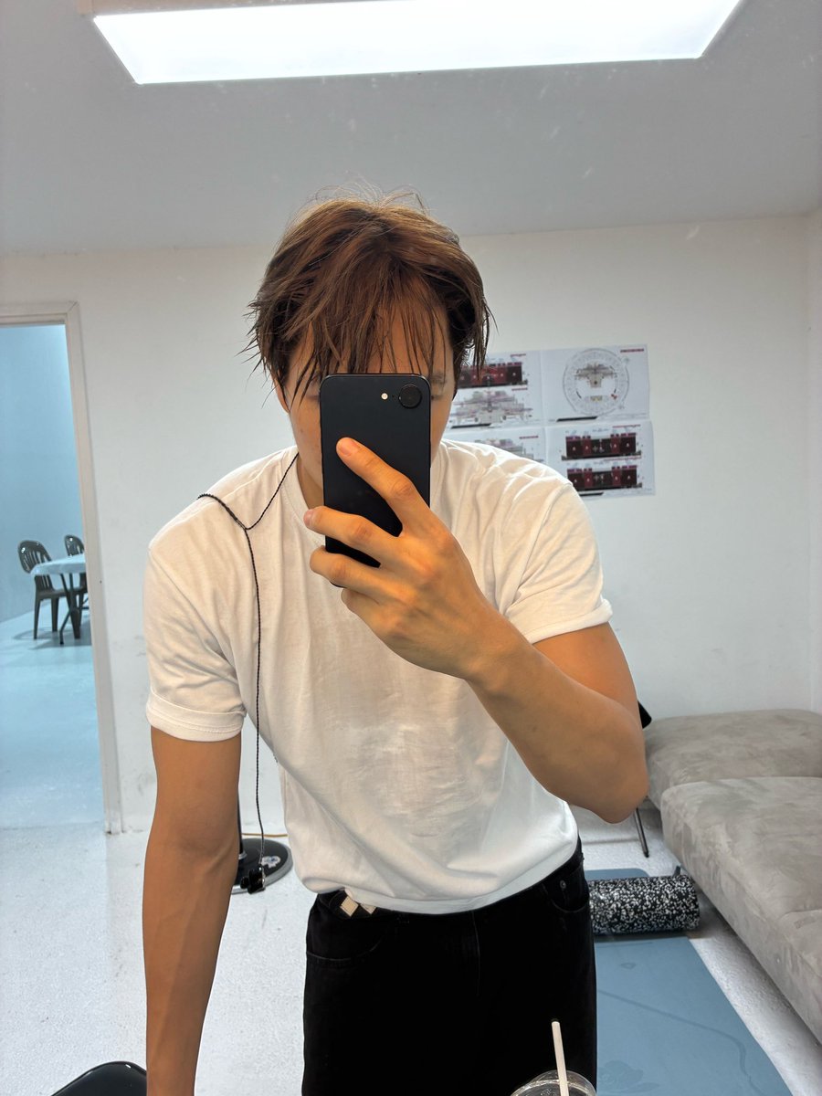 开 tweet media