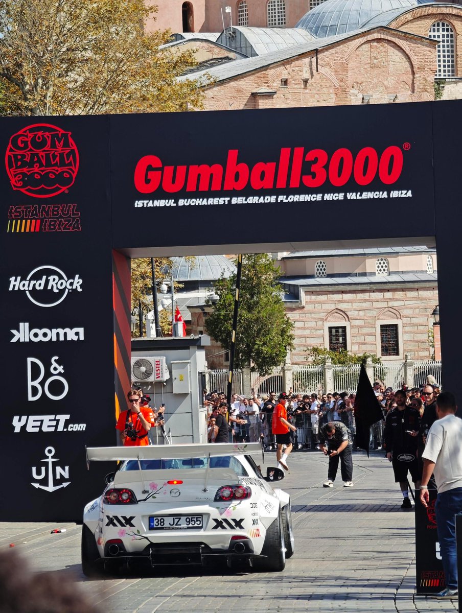 MMPowerTeam's tweet photo. ￼@gumball3000 Türkiye ayağında bizleri yalnız bırakmayan, fotoğraflarımızı paylaşarak destek olan, sohbetiyle enerjimizi yükselten ve bu iki gün boyunca yanımızda Beni Hic Yalniz Brakmayan Sevenlerimize ve sevgili Takipcilerimize Takipcilerimize Tesekkur Ederim https://t.co/mnRUedwdPq