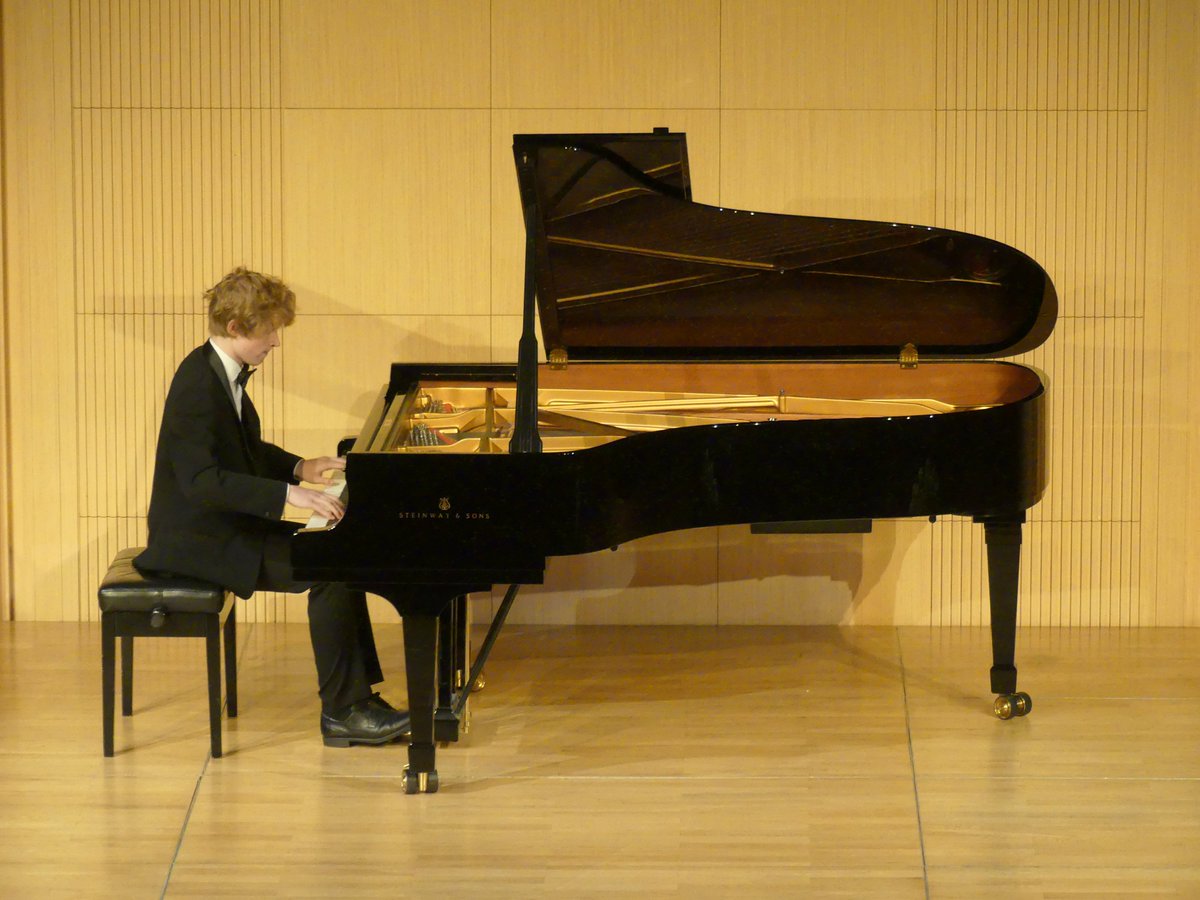 f_swietokrzyska's tweet photo. Wczoraj odbył się koncert kameralny z udziałem Antoniego Kłeczka - uczestnika XIX Międzynarodowego Konkursu Pianistycznego im. F. Chopina. Wydarzenie zorganizowano w ramach cyklu „Efekt Chopina” realizowanego przez Narodowy Instytut Fryderyka Chopina w Warszawie. https://t.co/w6C3H7pD8w