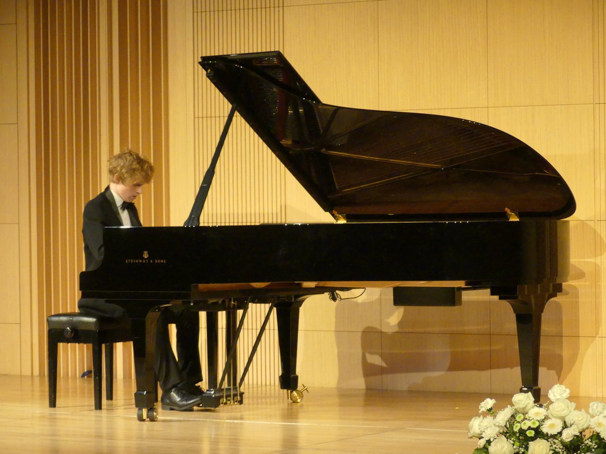 f_swietokrzyska's tweet photo. Wczoraj odbył się koncert kameralny z udziałem Antoniego Kłeczka - uczestnika XIX Międzynarodowego Konkursu Pianistycznego im. F. Chopina. Wydarzenie zorganizowano w ramach cyklu „Efekt Chopina” realizowanego przez Narodowy Instytut Fryderyka Chopina w Warszawie. https://t.co/w6C3H7pD8w