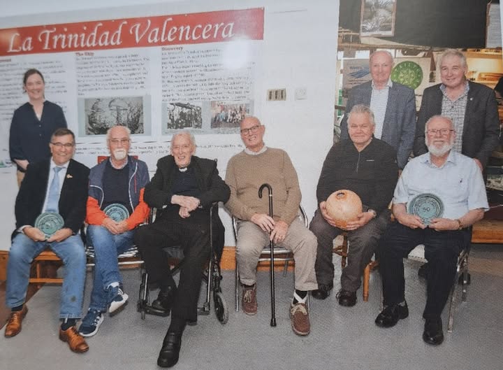 Lamentamos profundamente el fallecimiento del padre Michael Keaveney. El padre Keaveney fue uno de los buzos que descubrió los restos del naufragio de La Trinidad Valencera. Él, junto a un equipo de buceadores del club subacuático de Derry, descubrieron el pecio en 1971. Su