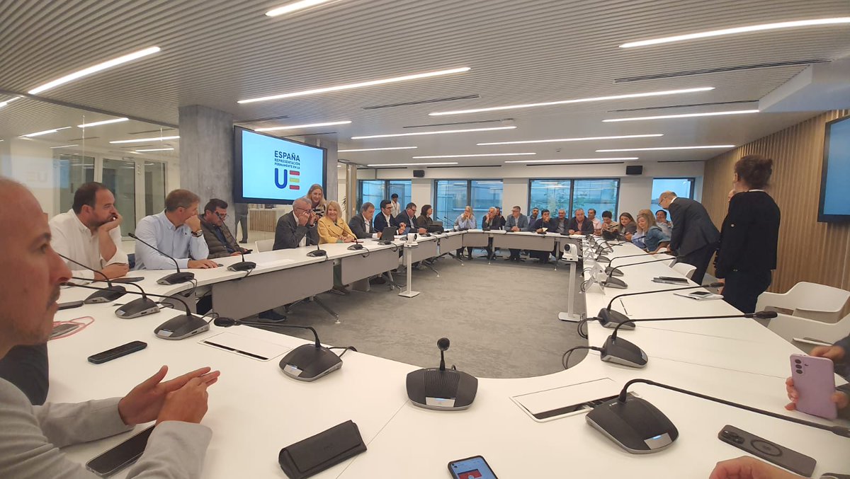 Pedro Carvajal, Secretario General de <a href="/UGTFICANavarra/">UGT FICA Navarra</a> y miembro del Consejo Federal de <a href="/UGT_FICA/">UGT FICA #SalariooConflicto #PactoIndustria</a>, ha participado en Bruselas en un encuentro con el embajador de España ante la Unión Europea, Marcos Alonso.