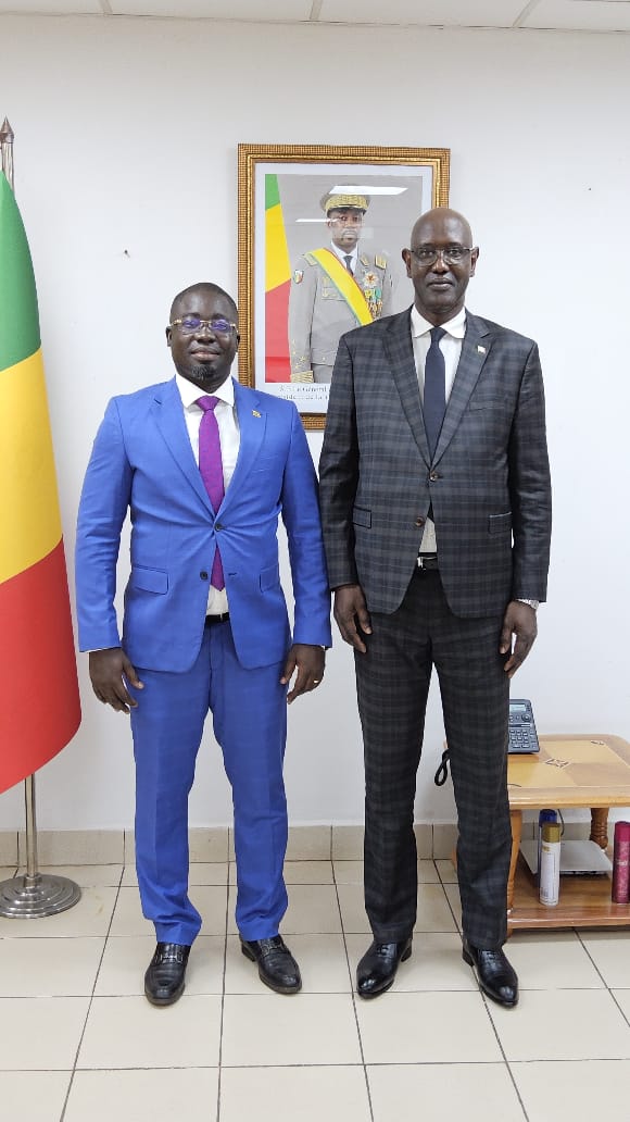 Bamako le 23 septembre 2025 : Le Vérificateur Général a reçu en audience Monsieur Roberto Alexandre VIEIRA, Représentant Résident de la Commission de l’UEMOA au Mali.Les échanges ont porté sur le rôle du BVG dans la gouvernance au Mali et les perspectives de partenariat technique