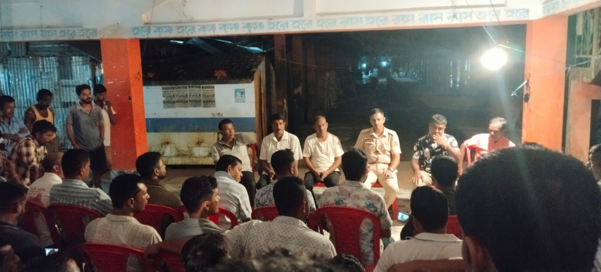 tp_north's tweet image. On 24.09.2025 OC Panisagar PS along with staff conducted a Prayaas meeting at Tilthai market with the local businessmen and Durga Puja committee and discusse on various LO issues during Puja days, RTA, Liquor raid, cooperation between Police -public etc.