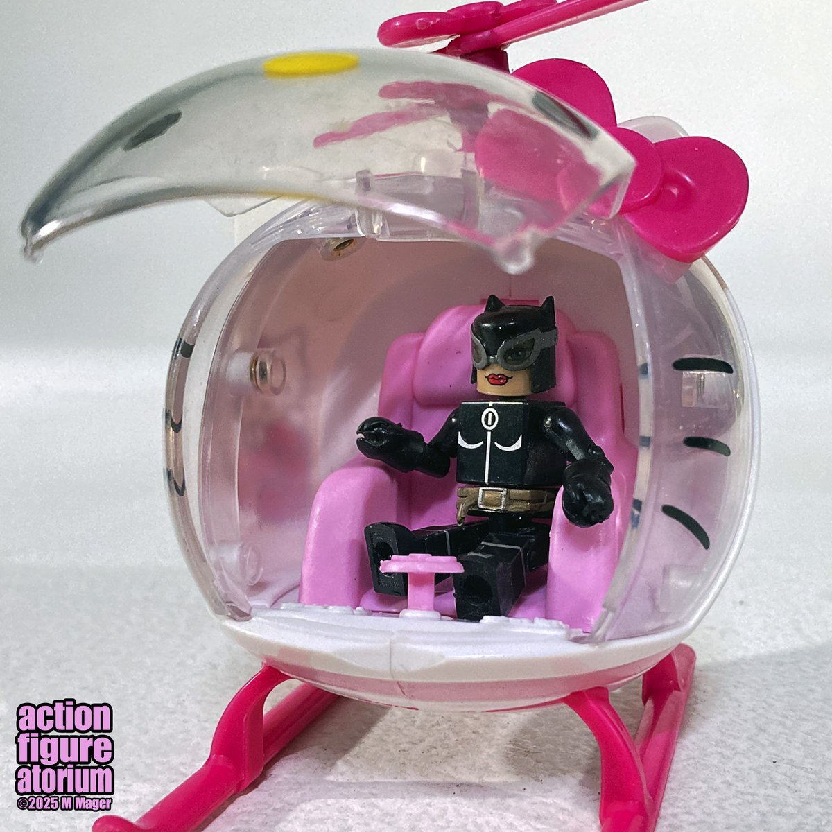 Hush
#minimates #catwoman #hellokitty #toyphotography #toyartistry #toycollector #toycollection #custom #diorama #epictoyart #toys #customtoys #actionfigures #toy #actionfigurephotography