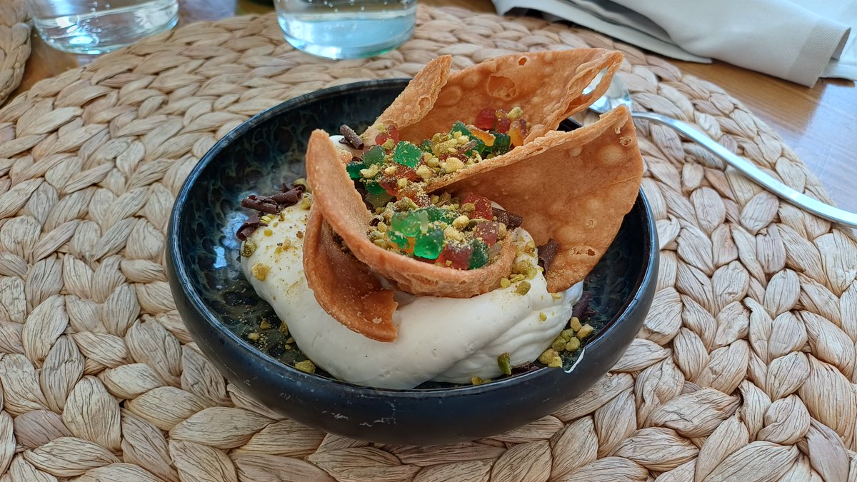 luca_sessa's tweet image. My summer "safe haven" in Puglia is #AmareRistorante.
Seafood cuisine that focuses on traditional flavors while embracing some gastronomical diversions from other countries.
#PlaceCard on @vibeslistai vibeslist.ai/?p=75d6v