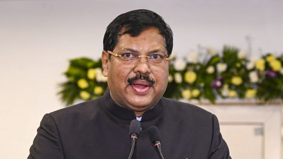 🚨 “बुलडोजर कार्रवाई पर रोक लगाने से उन्हें 'बेहद संतुष्टि' मिली।”

 बी आर गवई
मुख्य न्यायाधीश