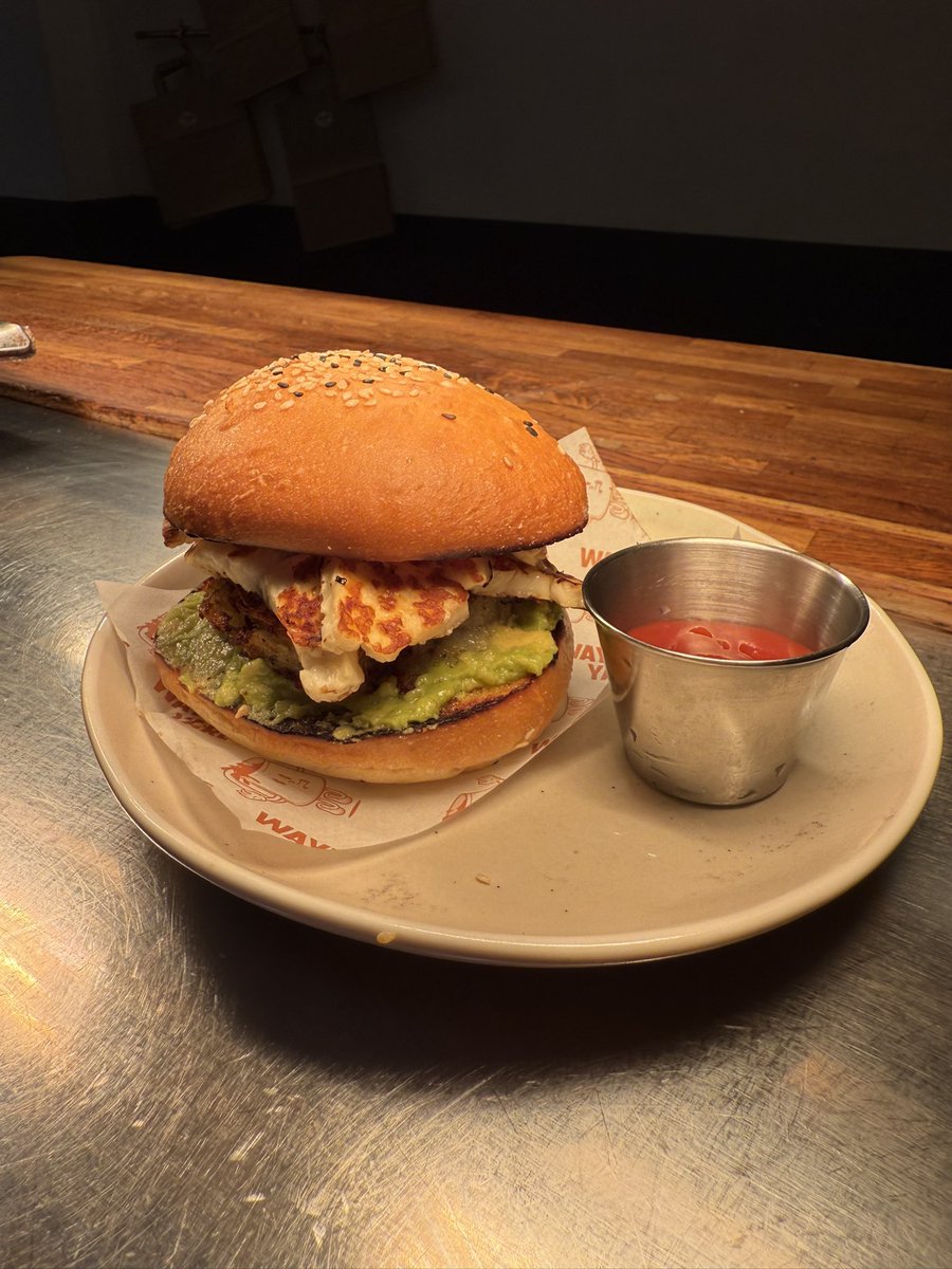 Halloumi Hash Bap

Brioche bun, smashed avo, pressed homemade hashbrown, grilled halloumi and a in house Bloody Mary Ketchup.

#breakfast #brunch #chef