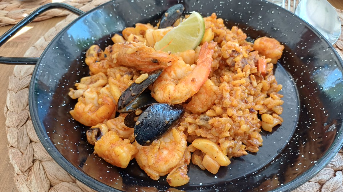 luca_sessa's tweet image. My summer "safe haven" in Puglia is #AmareRistorante.
Seafood cuisine that focuses on traditional flavors while embracing some gastronomical diversions from other countries.
#PlaceCard on @vibeslistai vibeslist.ai/?p=75d6v