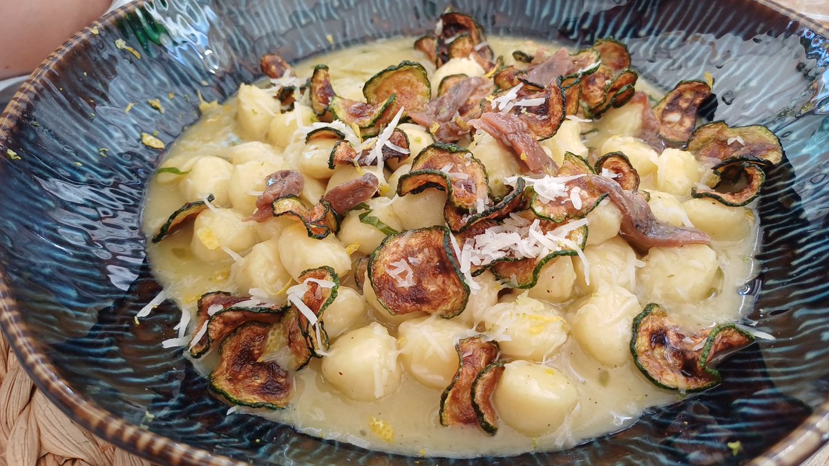 luca_sessa's tweet image. My summer "safe haven" in Puglia is #AmareRistorante.
Seafood cuisine that focuses on traditional flavors while embracing some gastronomical diversions from other countries.
#PlaceCard on @vibeslistai vibeslist.ai/?p=75d6v