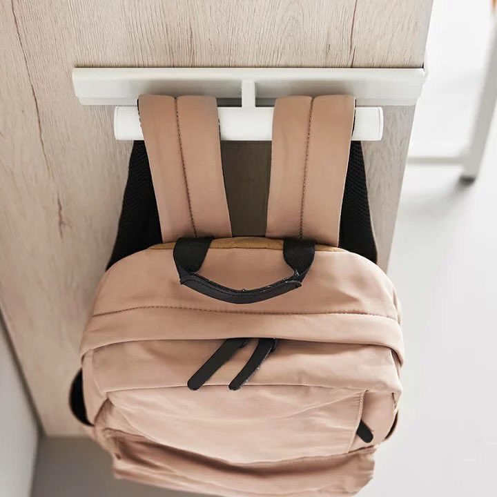 あああ天才だ山崎実業は…ネジ不要のカバンハンガー