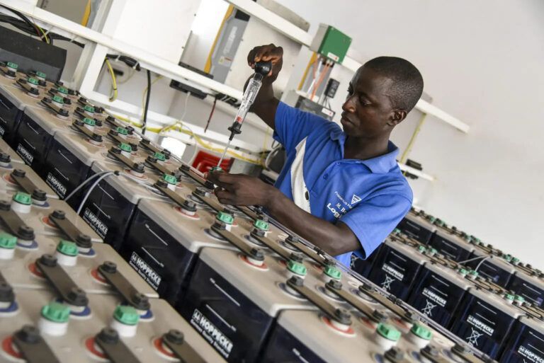 RuralElec's tweet image. Energy storage is a game-changer.

By storing excess energy when the demand is low, storage solutions keep the lights on and lower costs.

This means:

🔺Continuous power supply 
🔺Reliable &amp;amp; affordable electrification 
🔺Sustainable economic development 

@david_lecoque wrote on…