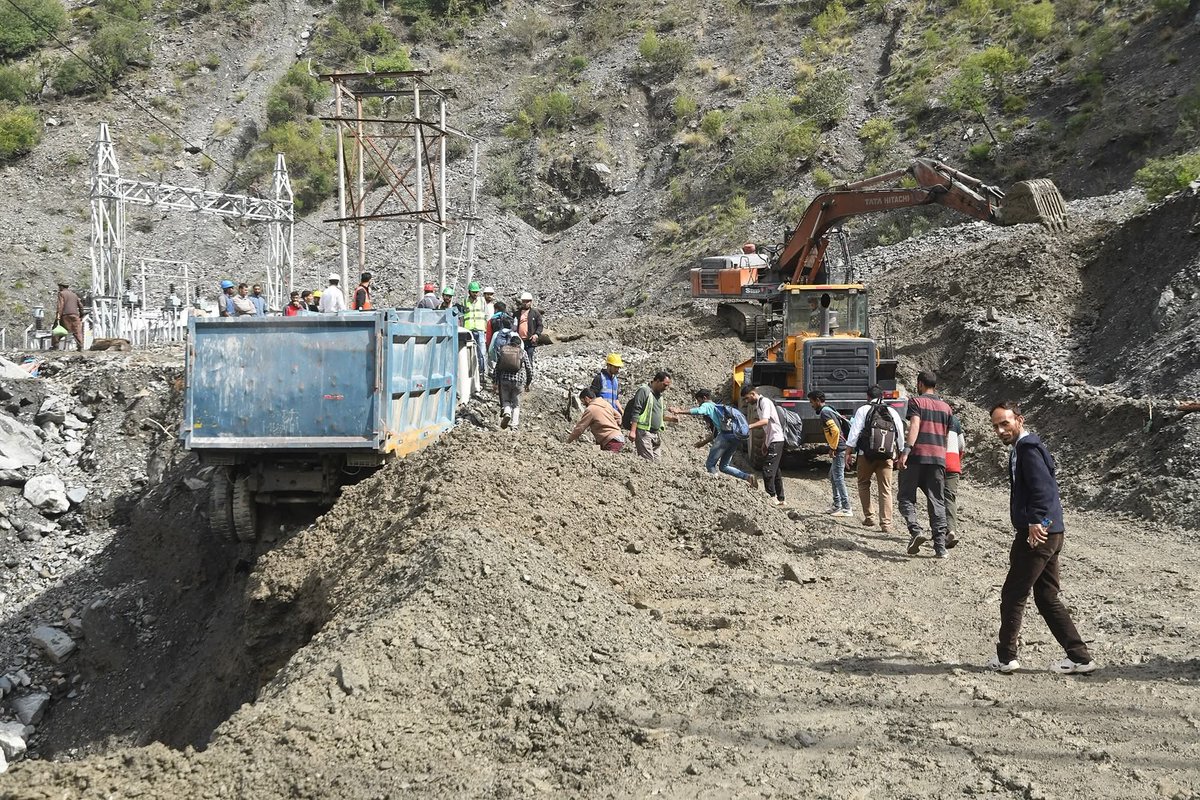 The New Normal of Srinagar–Jammu National Highway. Winter showed mercy but summer rain took its toll. What really lies behind this reality ?, Read this insightful article by <a href="/Khalid4u/">Khalid Gul</a> of <a href="/GreaterKashmir/">Greater Kashmir</a>. 
Pic file: <a href="/basiitzargar/">Basit Zargar (باسط)</a>.
<a href="/OmarAbdullah/">Omar Abdullah</a> <a href="/rtimuzaffar/">Dr Raja Muzaffar Bhat</a>
greaterkashmir.com/front-page-2/m…