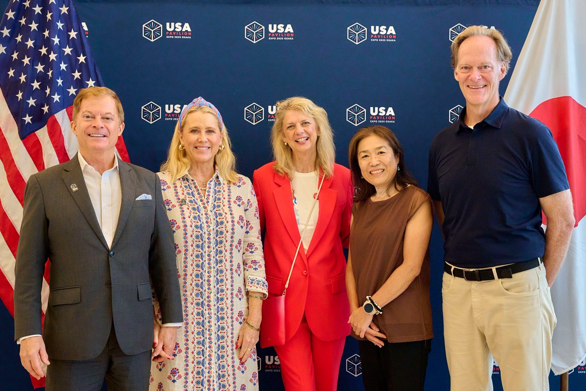 It is always great to kick back, talk shop, and connect with our neighbors. Welcoming the always impressive Canadian Ambassador to Japan @_ianmckay to the <a href="/USA_Pavilion_/">USA Pavilion • アメリカ館</a> 🇺🇸🇨🇦