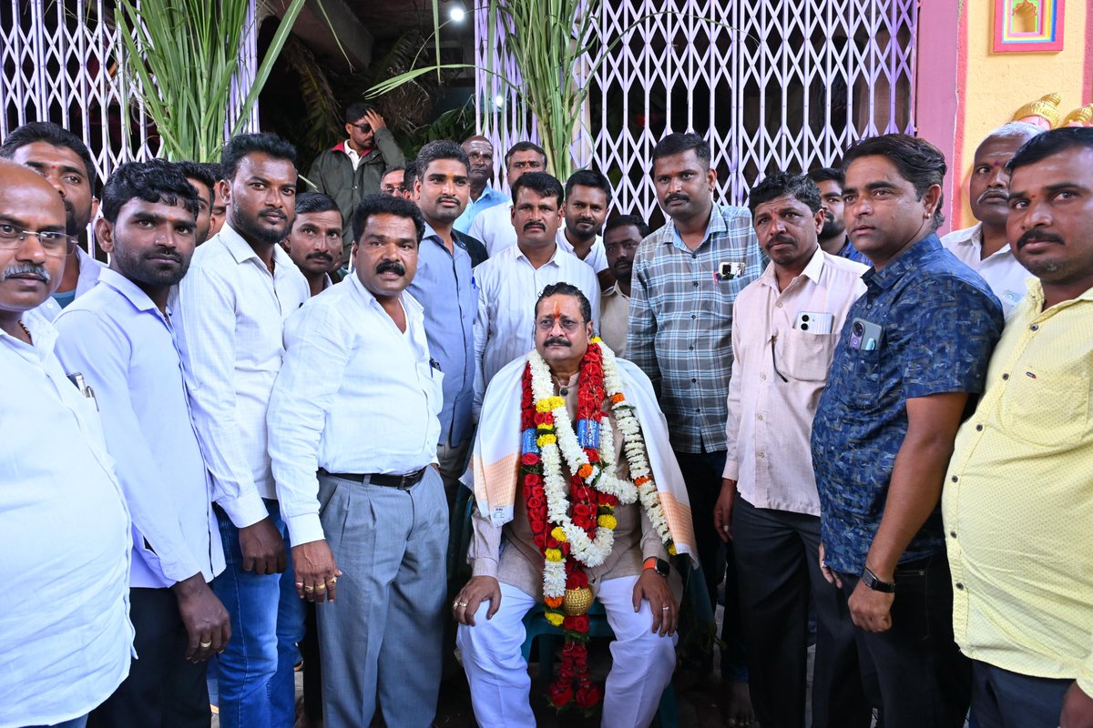 ಬೆಳಗಾವಿ ಜಿಲ್ಲೆಯ ಬೆಲ್ಲದ ಬಾಗೇವಾಡಿಗೆ ತೆರಳುತ್ತಿರುವ ವಿಷಯ ತಿಳಿದು ಮಾರ್ಗ ಮಧ್ಯ ಚಿಕ್ಕೋಡಿ ತಾಲ್ಲೂಕಿನ ಕಬ್ಬೂರ ಪಟ್ಟಣದಲ್ಲಿ ಮುಖಂಡರು, ಹಿತೈಷಿಗಳು ಅಭಿಮಾನಿಗಳು  ಆತ್ಮೀಯವಾಗಿ ಸನ್ಮಾನಿಸಿದರು. ಇದಕ್ಕೂ ಮೊದಲು ಶ್ರೀ ಮಲ್ಲಿಕಾರ್ಜುನ ದೇವಸ್ಥಾನಕ್ಕೆ ಭೇಟಿ ನೀಡಿ, ದರ್ಶನಾಶಿರ್ವಾದ ಪಡೆದುಕೊಂಡು ನಾಡಿಗೆ ಒಳಿತಾಗಲೆಂದು ಪ್ರಾರ್ಥಿಸಿದೆ.