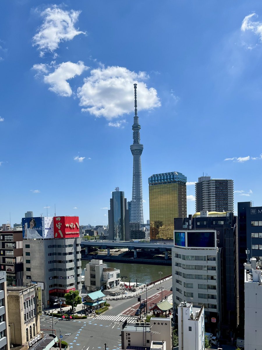 "Journey's Log"

昔､父と歩いた浅草へ。

喧騒は､あの日の記憶を連れてくる｡

参拝を終え､隅田川を走る｡

変わらない街並みに､時間が溶けていく。

旅はいいですね。

時を超えて､想い出が蘇るのだから。

#旅ラン #朝ラン #観光 #浅草