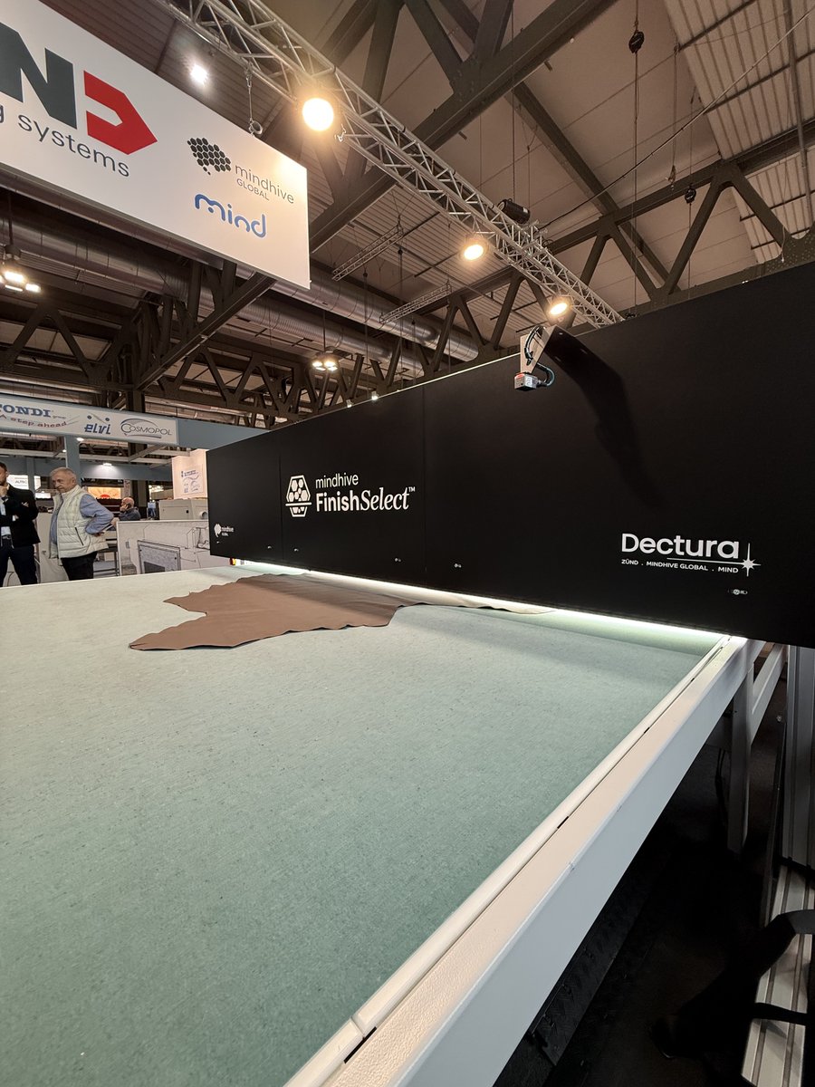 ZundCutter's tweet image. Ready for Day 2 at SIMAC 2025 in Milan 
▶️ Join the live demo of the Dectura workflow at 11:00 am, Zünd booth in Hall 10!

#simac2025 #zundcutter