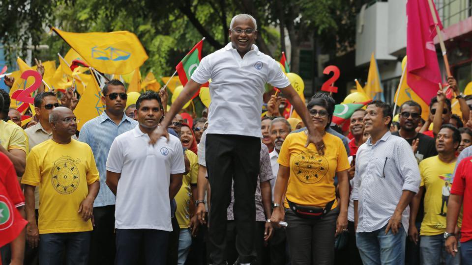 wadde_mv's tweet image. ބަޔަކު ހަނދާންނެތުނަސް ގައުމު މިހާލަތަށް ވައްޓާލީ ސީދާ @ibusolih  ގެ ސަރުކާރުން! އޮކްޓޯބަރ 3 ވަނަ ދުވަހު ނިކުމެ މިވާހަކަ ދައްކަން ކެރޭނެތޯ؟؟ 
 - 2019-2020 ދައުލަތުން 4 ބިލިޔަނަށްވުރެން ގިނަ ރުފިޔާ ގެއްލުވާލި: 

 - ކޮރަޕްޝަން އެކަނިވެސް 4.8 ބިލިޔަން ރުފިޔާ!   

- 154 މިލިޔަން…