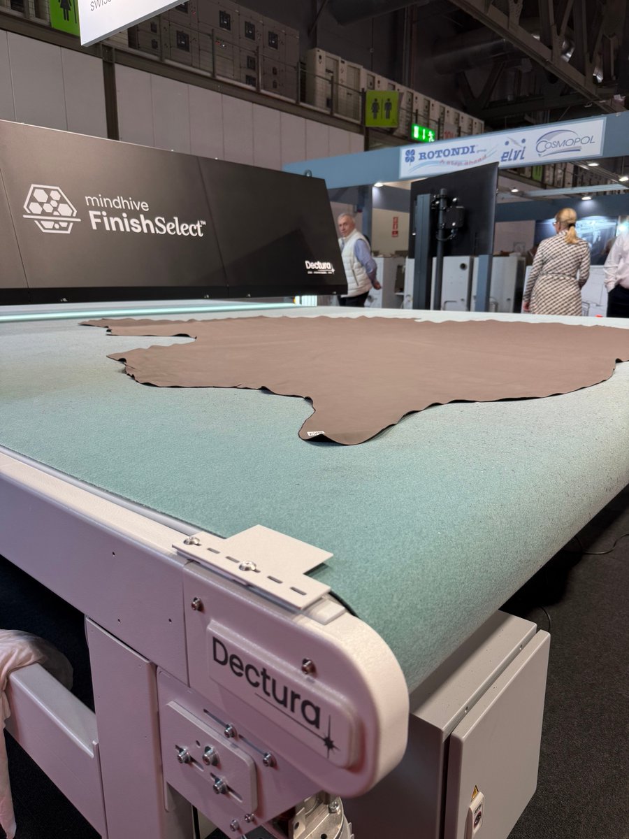 ZundCutter's tweet image. Ready for Day 2 at SIMAC 2025 in Milan 
▶️ Join the live demo of the Dectura workflow at 11:00 am, Zünd booth in Hall 10!

#simac2025 #zundcutter