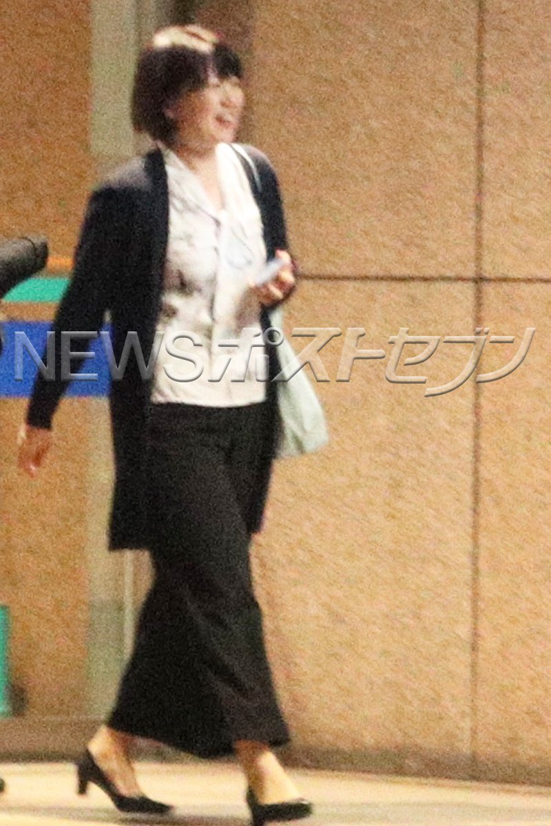 news_postseven's tweet photo. 《前橋・42歳女性市長が“連日ラブホ”》

昼も夜も土曜日もお盆も…
お気に入りは“ロードサイドラブホ”

お相手は部下の既婚・市幹部
公用車を使って合流、男性の車に乗り換えて…
 https://t.co/LmajflZzPJ 
「Xさんが妻帯者であるとご存じないはずはないので、問題なんじゃないかって…」 https://t.co/XsNTIiUHBh