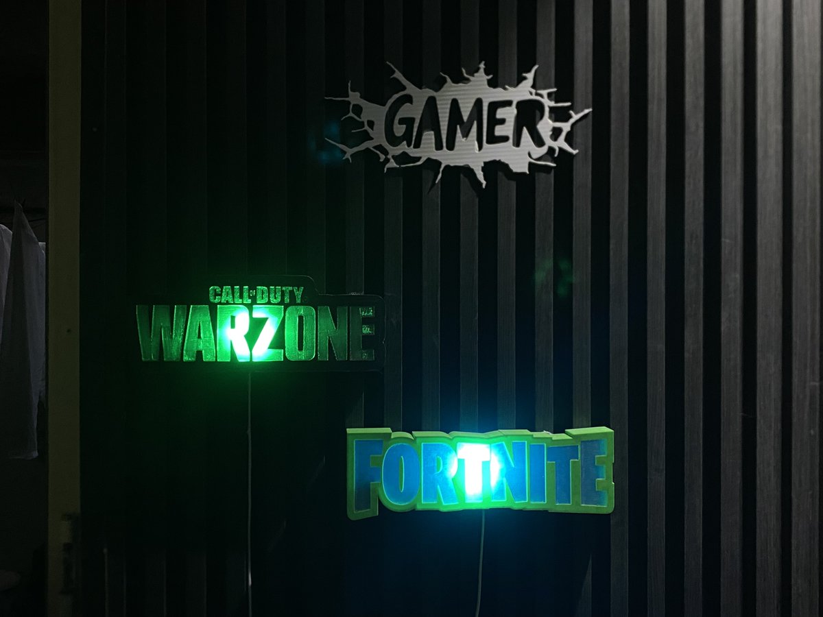___P_S__'s tweet photo. Hello guys, soo we are back
Avec toujours la meme offre: La qualité. 
8 imprimantes 3D pour vos portes clés, décoration d’intérieur, lampes d’ambiance et bien plus. 
Une personnalisation totale à bas prix https://t.co/BF3iYJ02oJ