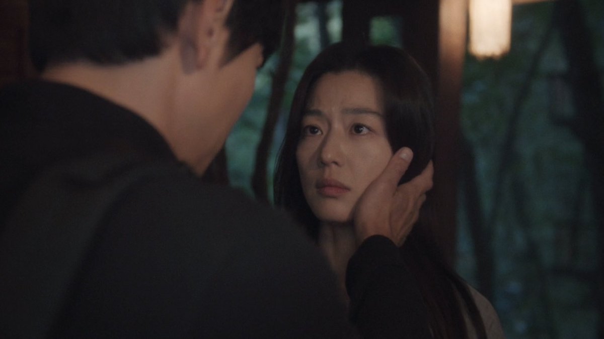 X1Seungzz's tweet image. I guess no one prepare that political drama with presidential candidate and bodyguard relationship could be this beautifully written like romance is the main genre. 

Putting two veterans together is what we need. The chemistry is nooo joke. 

#Tempest #TempestEp6