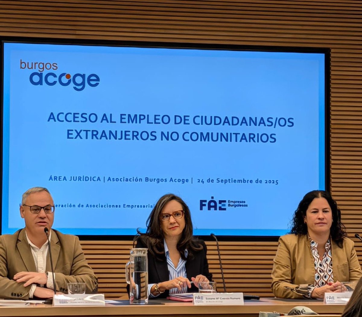 Nuestra compañera Conchi está en <a href="/FAEBurgos/">Confederación de Asociaciones Empresariales FAE</a> asistiendo “Novedades legislativas en acceso al #empleo de ciudadan@s extranjer@s no comunitarios”, impartida <a href="/burgosacoge/">Burgos Acoge</a>💙Profundizando aspectos #legales, con nuestro compromiso de acompañar a quienes desean dedicarse a los #cuidados