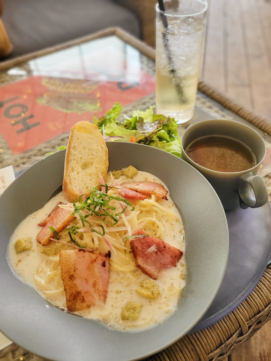 rovenon_953's tweet photo. ピノちんトリミングついでに犬カフェ #コテカフェ #cotecafe してきた!リンゴ酢レモンが美味しすぎてレシピをまじで知りたい。。。ビシソワーズの冷静パスタをいただきました!おいしかった💗近くのドッグランにもいったんだけど入場5分で閉園した…オーマイ… #犬のいる暮らし #トイプードル https://t.co/rQZUzpL5LV