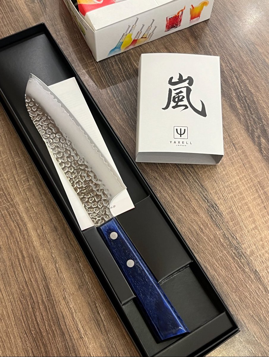 教主
知道我爱下厨，出去玩路过店铺看到这厨刀问我喜欢不
可惜我是男人
呜呜
要不爱了
怎样都好，谢谢啦！
<a href="/JJJSUI/">Sui教主｜sui is water</a> 

Yaxell 嵐 厨刀 能否让我厨艺更上一层楼！