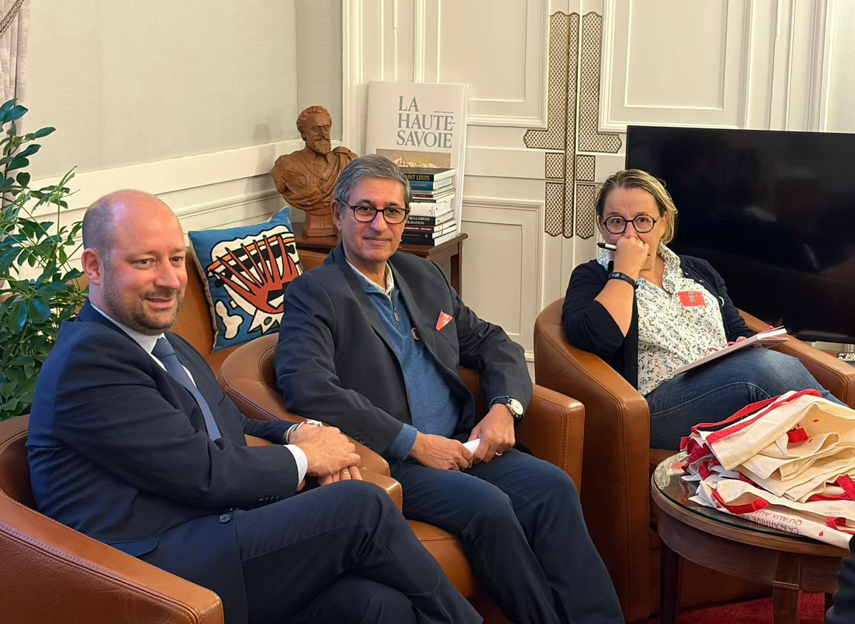 A l’occasion de #SeptembreRouge, rencontre matinale au Sénat à l’invitation du vice-président  <a href="/loichervepublic/">Loïc Hervé, Sénateur de la Haute-Savoie 🇪🇺🇫🇷</a> , pour faire, avec le Pr <a href="/jjkiladjian/">J.J. Kiladjian</a> , un état des lieux sur les cancers du sang et les pistes possibles d’évolution des traitements et des prises en charges.