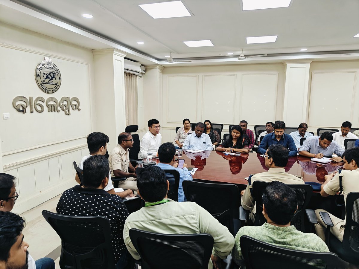 DMBaleshwar's tweet photo. Coordination meeting for Durga puja celebration 2025 held under the chairmanship of @DBalasore &amp; @SPBalasore with police, magistrates &amp; line departments.  Reviewed law &amp; order preparedness and inter-departmental coordination. https://t.co/p7lmT3uRn0