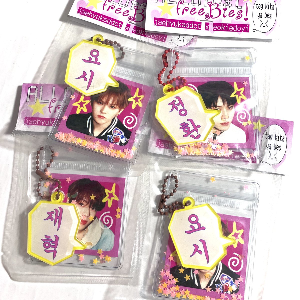 eokiedoyi's tweet photo. wts / want to sell 

card holder preloved acrylic double sided
(yang tengah one sided)
☆ inc all pack
☆ dom tangsel
☆ keep event w/ dp

yang beli nnti dpt freebies di pict 2 ya!! (boleh pilih member) ^____^ https://t.co/GDuSdj57jD