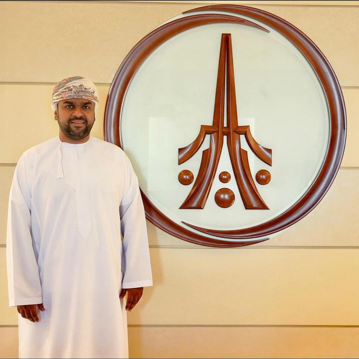 نبارك لمجموعة الزبير تعيين الأخ فهد بن خميس البلوشي "كرئيس تنفيذي للمالية". عملت مع أبو فهم لسنوات طوال، رجل عملي مباشر وصريح ومبدع. يستطيع رؤية الأعمال بطريقة منظمة جدا ويتخذ القرارات الصائبة. بالتوفيق يا أبو فهم ولمجموعة الزبير أقول "توفقتم جداً في الاختيار".