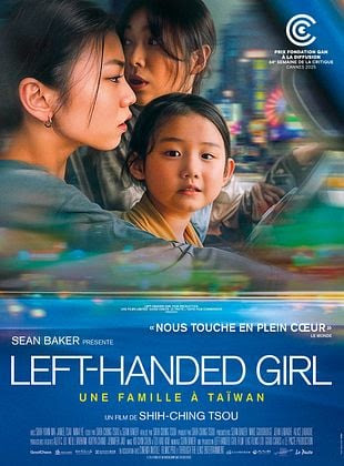 GloutonsDu's tweet image. Coup de cœur. #SeanBaker au co-scénario &amp;amp; montage + Shih-Ching Tsou à la réal = combo gagnant. #LeftHandedGirl est humble et profondément humain. Le charme inattendu du quotidien au marché nocturne de #Taipei.
Critique du film sur notre blog, ici :
👉 lesgloutonsducinema.blogspot.com/2025/09/left-h…