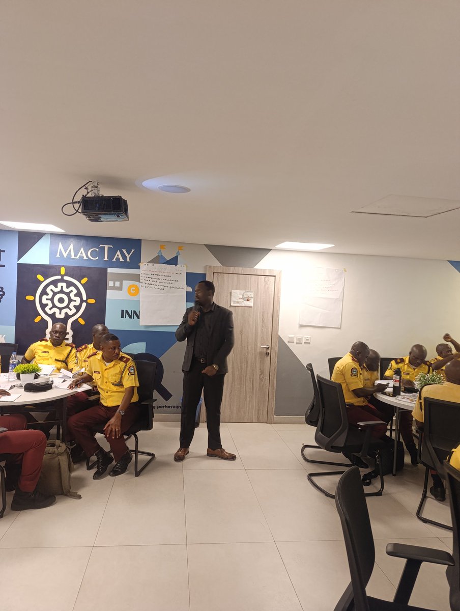 followlastma's tweet image. #Batch3
#Day3
#LASTMAManagementTraining
Topic: #AdvancedTrafficManagementUsingTechnology

The day 3 session is basically on Traffic Management using Modern Technology.

Traffic management Solution(TMS devices),Traffic light Cameras and Body-worn cameras were mentioned and the…
