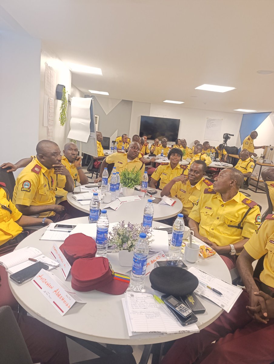 followlastma's tweet image. #Batch3
#Day3
#LASTMAManagementTraining
Topic: #AdvancedTrafficManagementUsingTechnology

The day 3 session is basically on Traffic Management using Modern Technology.

Traffic management Solution(TMS devices),Traffic light Cameras and Body-worn cameras were mentioned and the…