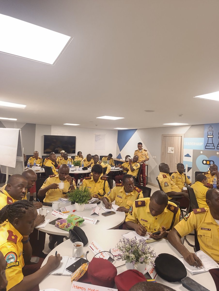 followlastma's tweet image. #Batch3
#Day3
#LASTMAManagementTraining
Topic: #AdvancedTrafficManagementUsingTechnology

The day 3 session is basically on Traffic Management using Modern Technology.

Traffic management Solution(TMS devices),Traffic light Cameras and Body-worn cameras were mentioned and the…