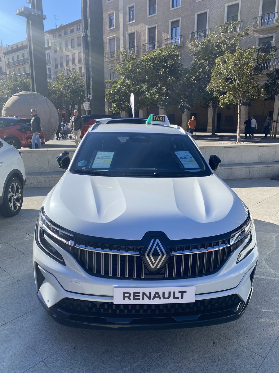 zarataxi's tweet image. Más vehículos homologados. #ZaragozaEsTaxi