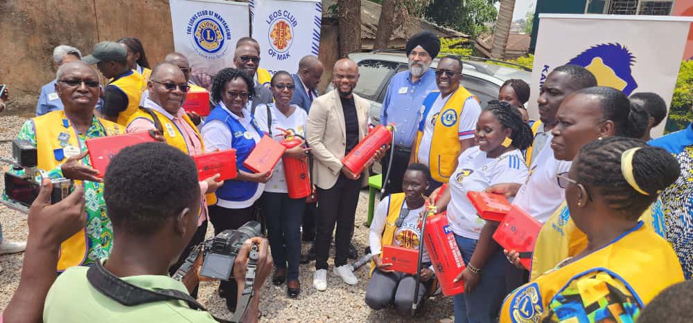 GiftGrace01's tweet photo. Due to the Home’s unfinished kitchen, Lions Uganda donated fire extinguishers and fire blankets to help incase of any future fires at Bless a Child Foundation. 

#WeServe
#LionsInternational https://t.co/6RGTxxRraL