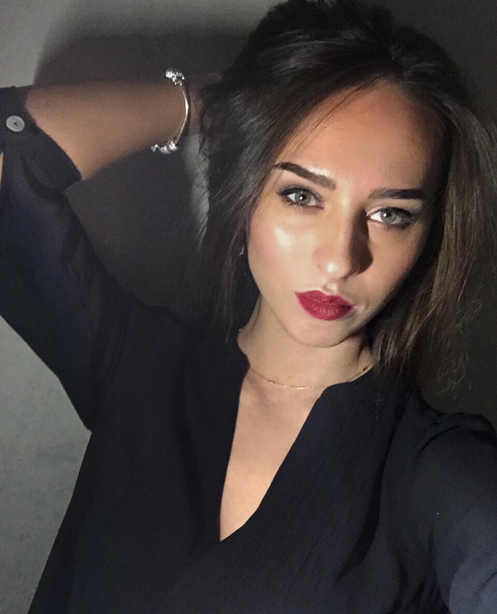 Cunnilingus, xotin almashish va rus svingerlari aks etgan porno videolar