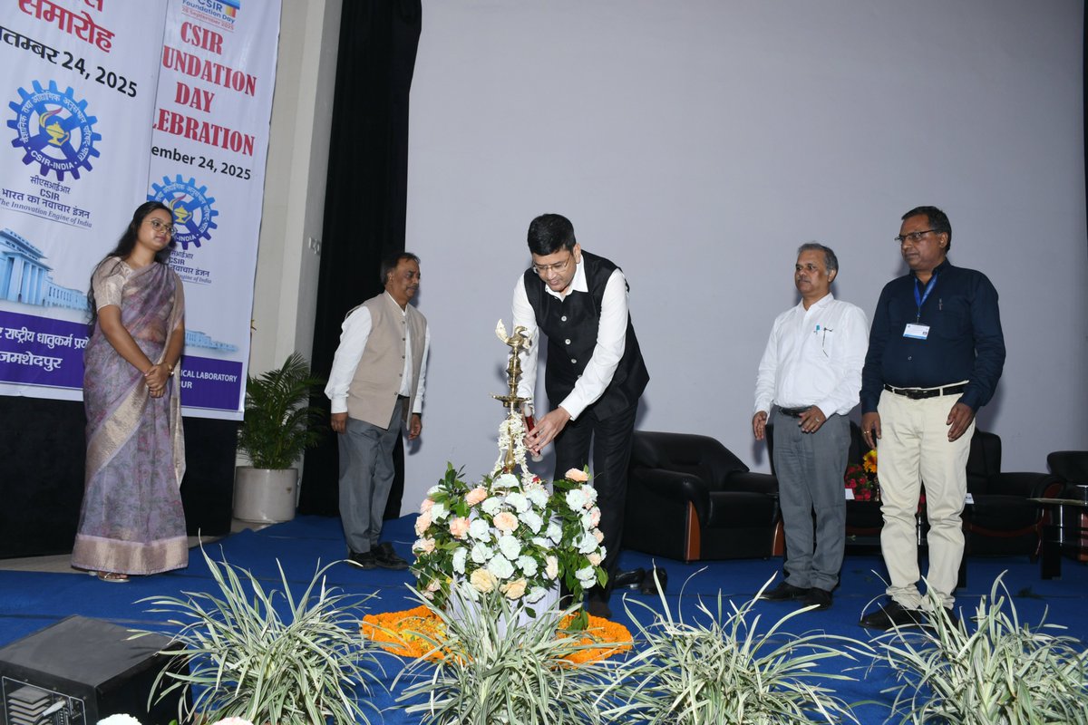 CSIR_NML's tweet image. CSIR-NML today celebrated the 84th CSIR Foundation Day. Chief Guest of the programme, Dr. Sandip Kr Kar, ED, RDCIS, SAIL; Dr. Sandip Ghosh Chowdhury, Director, CSIR-NML; Dr. Sanjay Kumar, Chief Scientist and Shri Jay Shankar Sharan, COA were present there in the dias.
@CSIR_IND