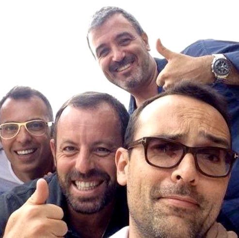 - Si el FCB juega en Montjuic una temporada l'ajuntament ingresa unos 20M€.

- Opositor de Laporta recién "fichado" por el ajuntament.

- Fotos del Alcalde con Rosell

A Laporta le conviente el relato de que van a por él, pero hay varios intereses cruzados de forma muy evidente.