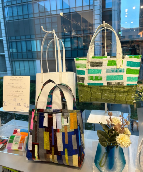 JosephBerlin99's tweet photo. ���日はショッピングモールに行って🛍️、お気に入りのバッグを選んだよ💖買い物って本当に気分が上がるね✨ #ショッピング #買い物 #楽しい #休日 #お出かけ #ファッション #happy https://t.co/0w4CaoBfBT